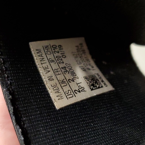 Adidas slides black white size 2 - Picture 7 of 7